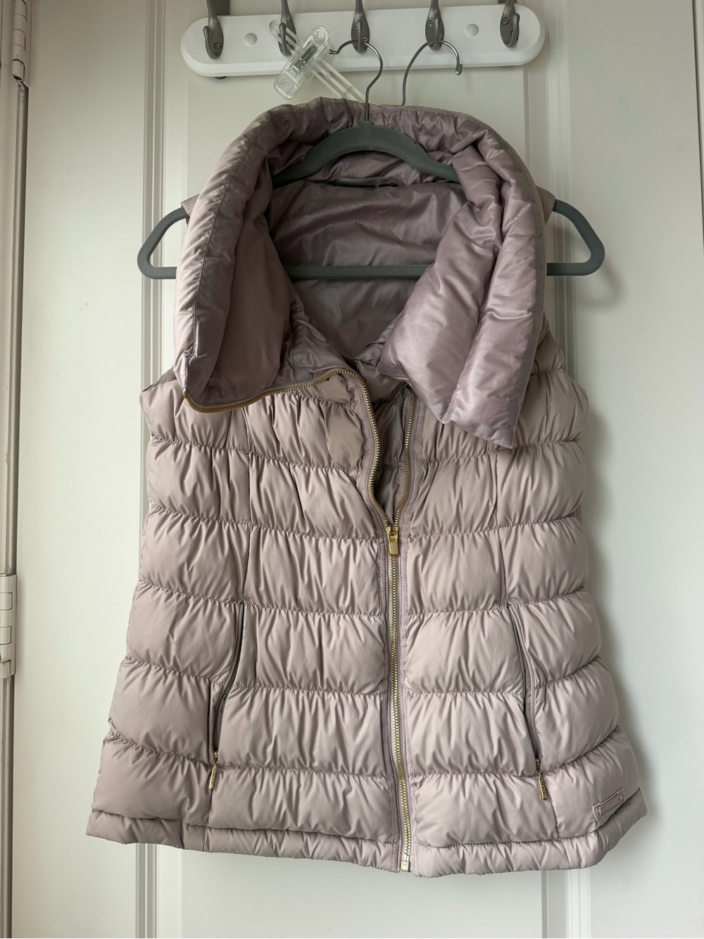 Athleta Downabout Quilted Puffer Vest in Dusky Pink